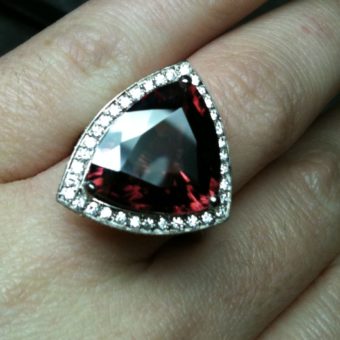 Three dimension - läcker handsmidd ring design JF med äkta Purpurfärgad Zirkon