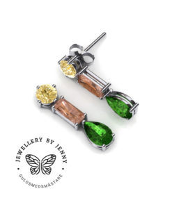 Örhängen med färgstenar i tre olika färger