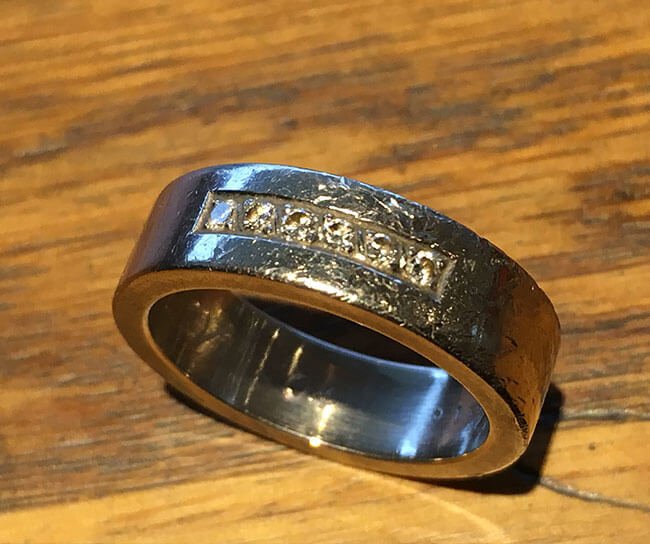 Diamantring före rengöring och polering