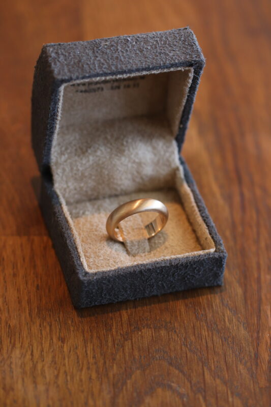 Förlovningsring i ask